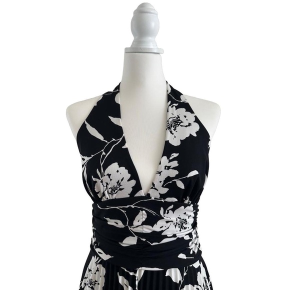 ⭐️CACHE - NWT BLACK AND WHITE FLORAL DRESS⭐️ - Picture 5 of 6